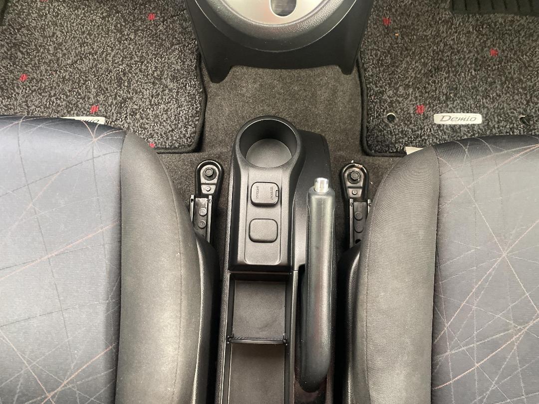 Photo '18' of Mazda Demio