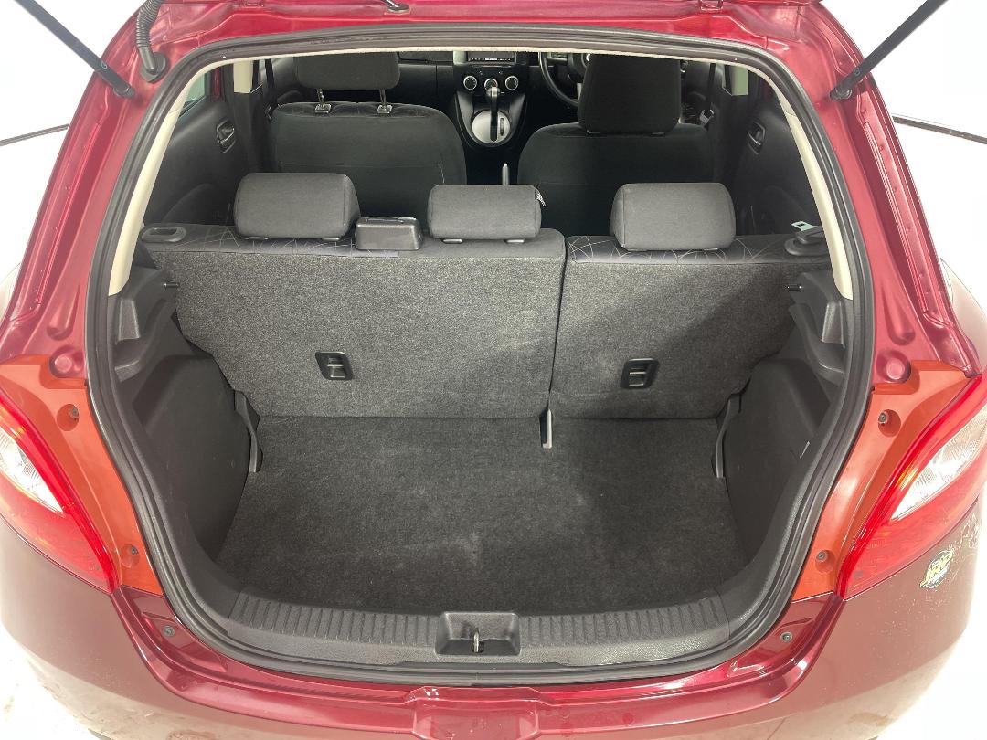 Photo '14' of Mazda Demio