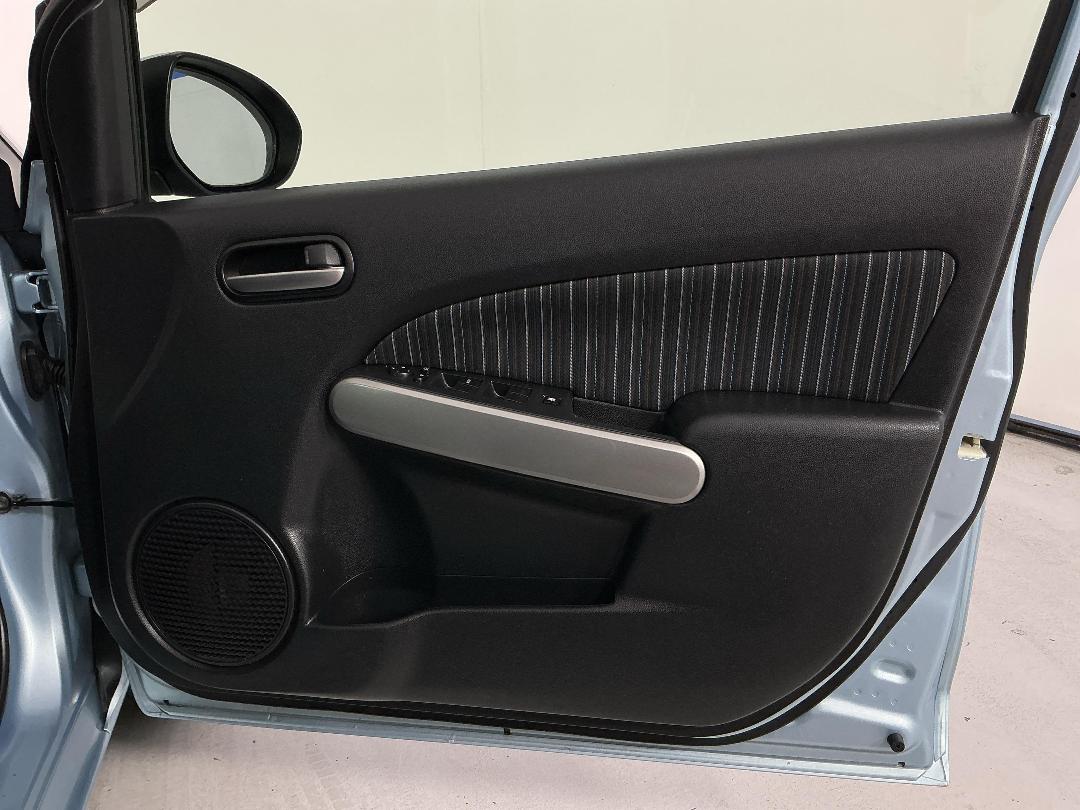 Photo '15' of Mazda Demio