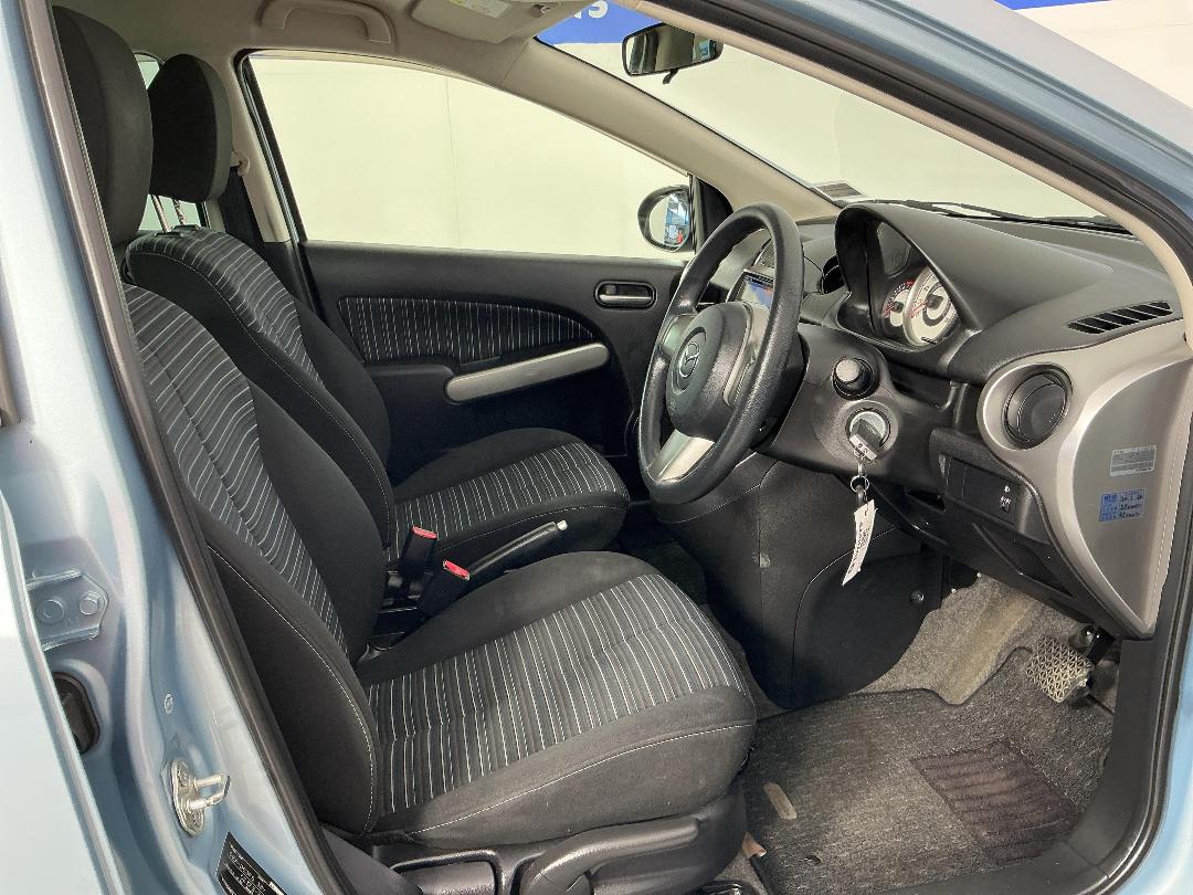 Photo '16' of Mazda Demio