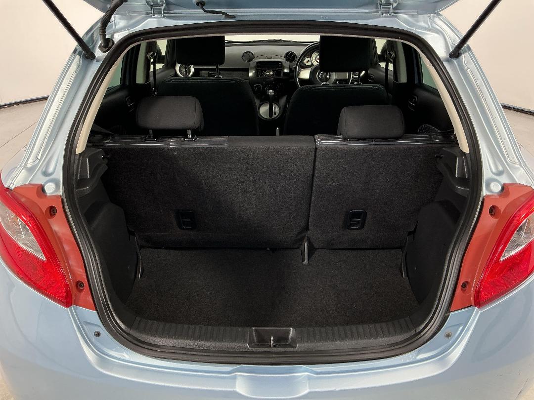 Photo '14' of Mazda Demio