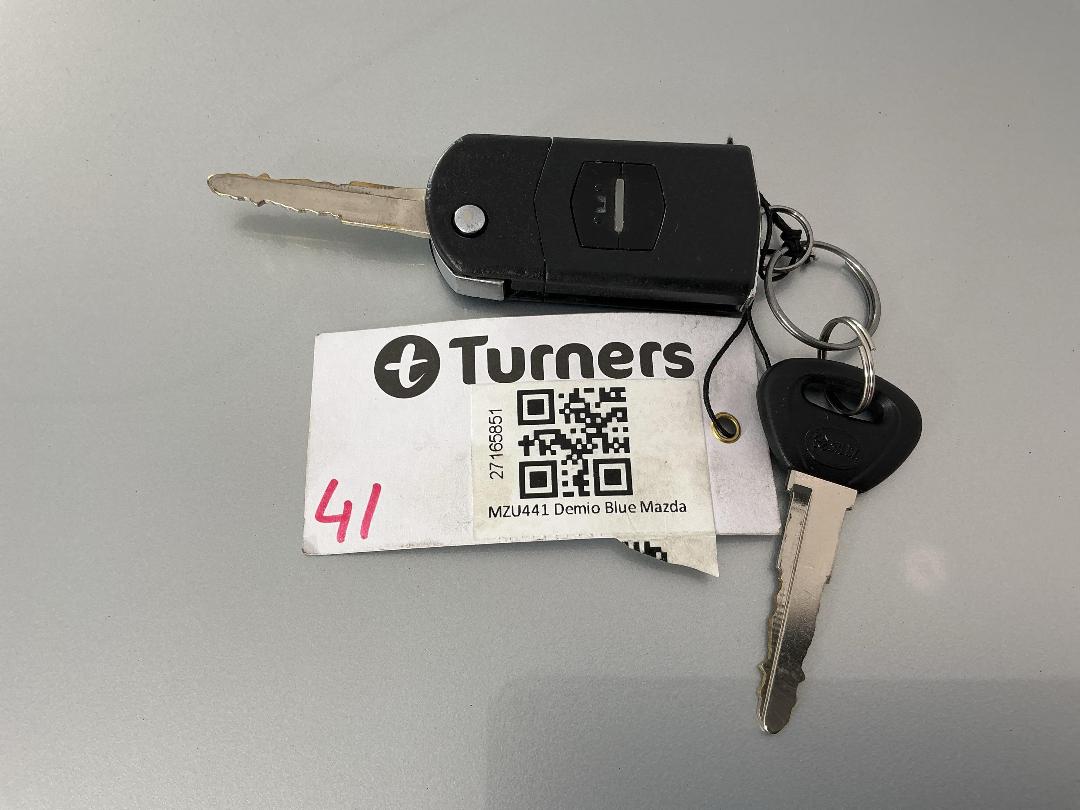 Photo '22' of Mazda Demio