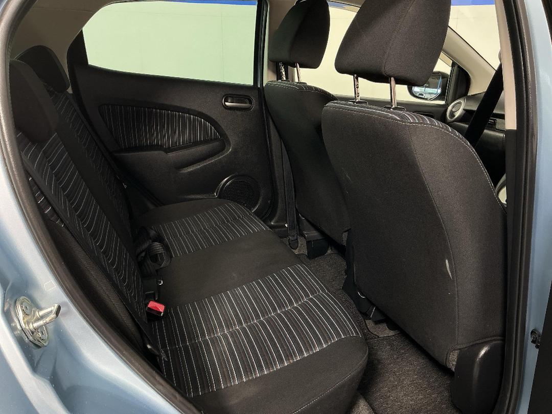 Photo '20' of Mazda Demio