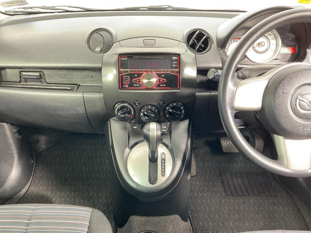 Photo '18' of Mazda Demio