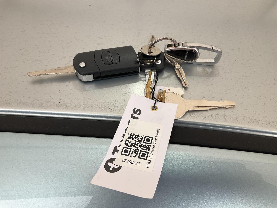 Photo '12' of Mazda Demio Photo '12' of Mazda Demio