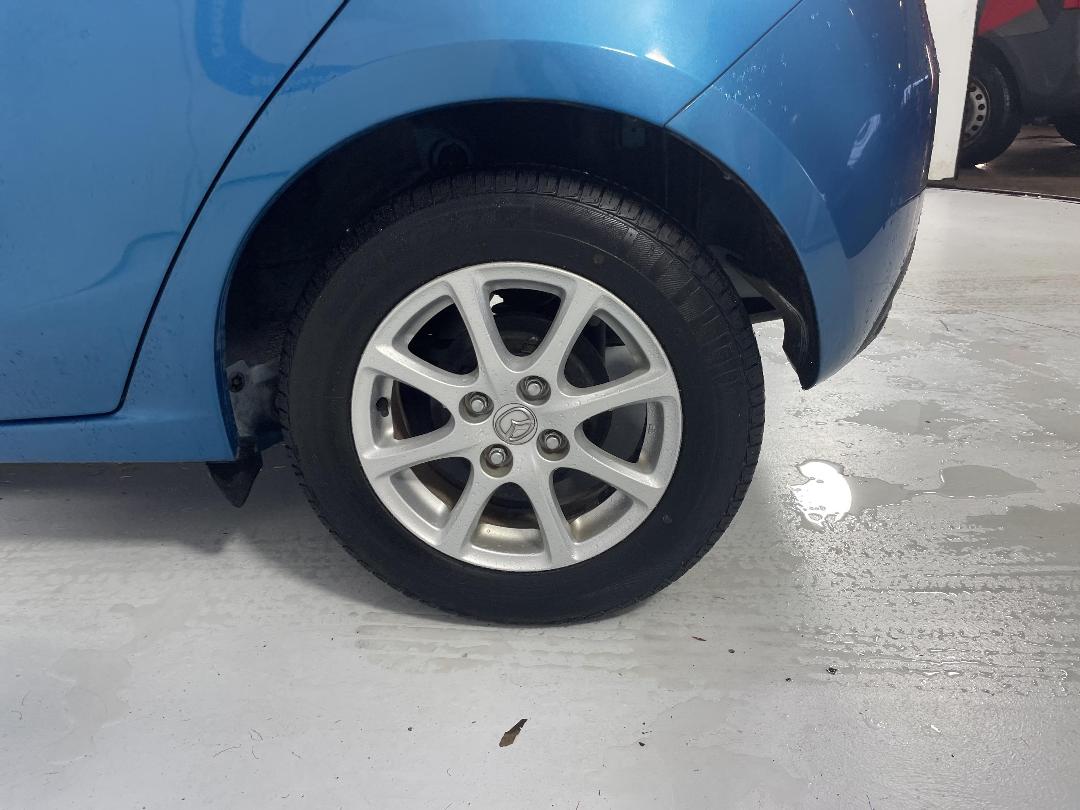 Photo '11' of Mazda Demio