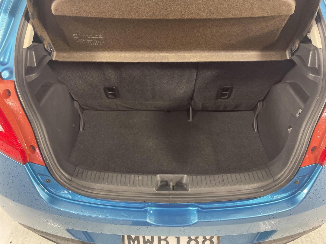 Photo '14' of Mazda Demio