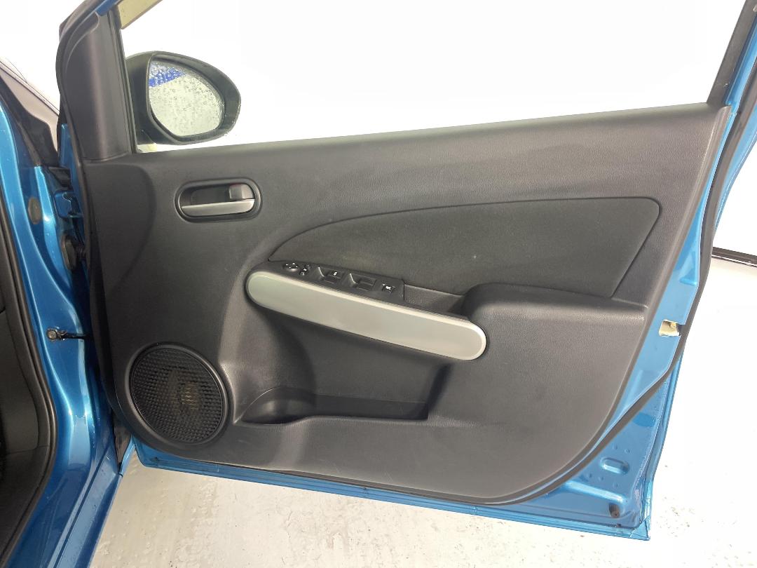 Photo '15' of Mazda Demio