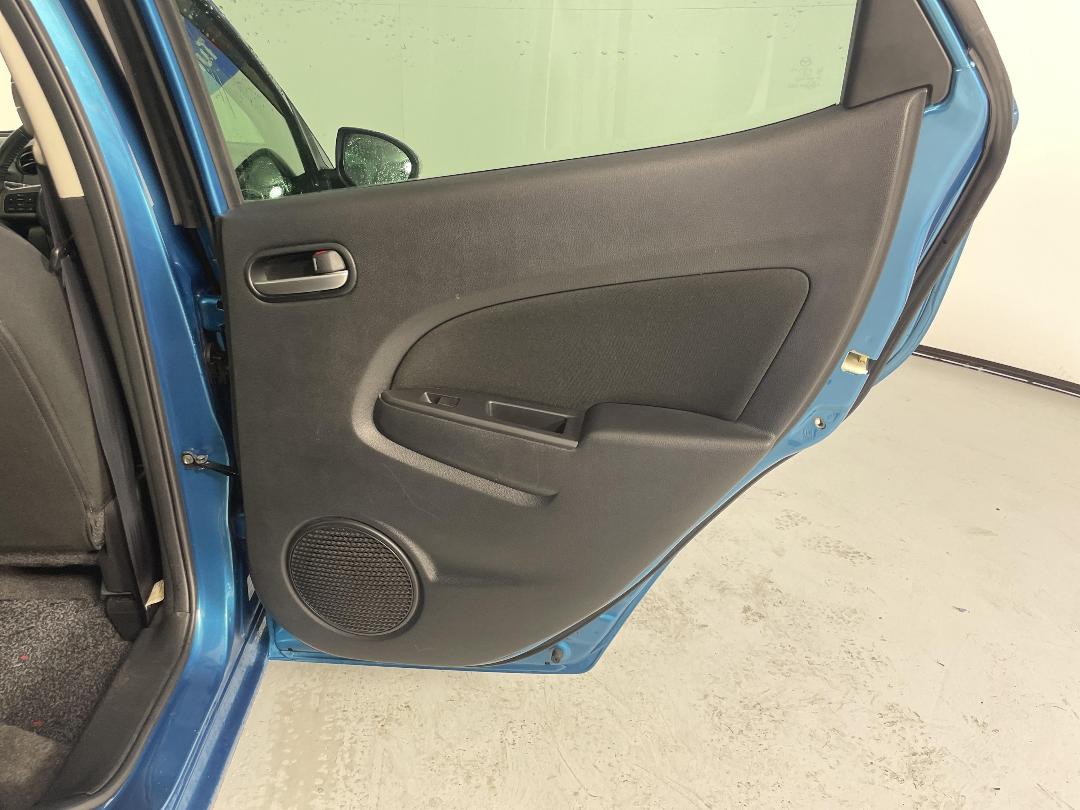 Photo '19' of Mazda Demio