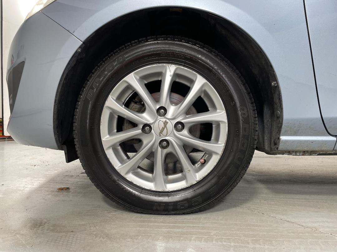 Photo '10' of Mazda Demio