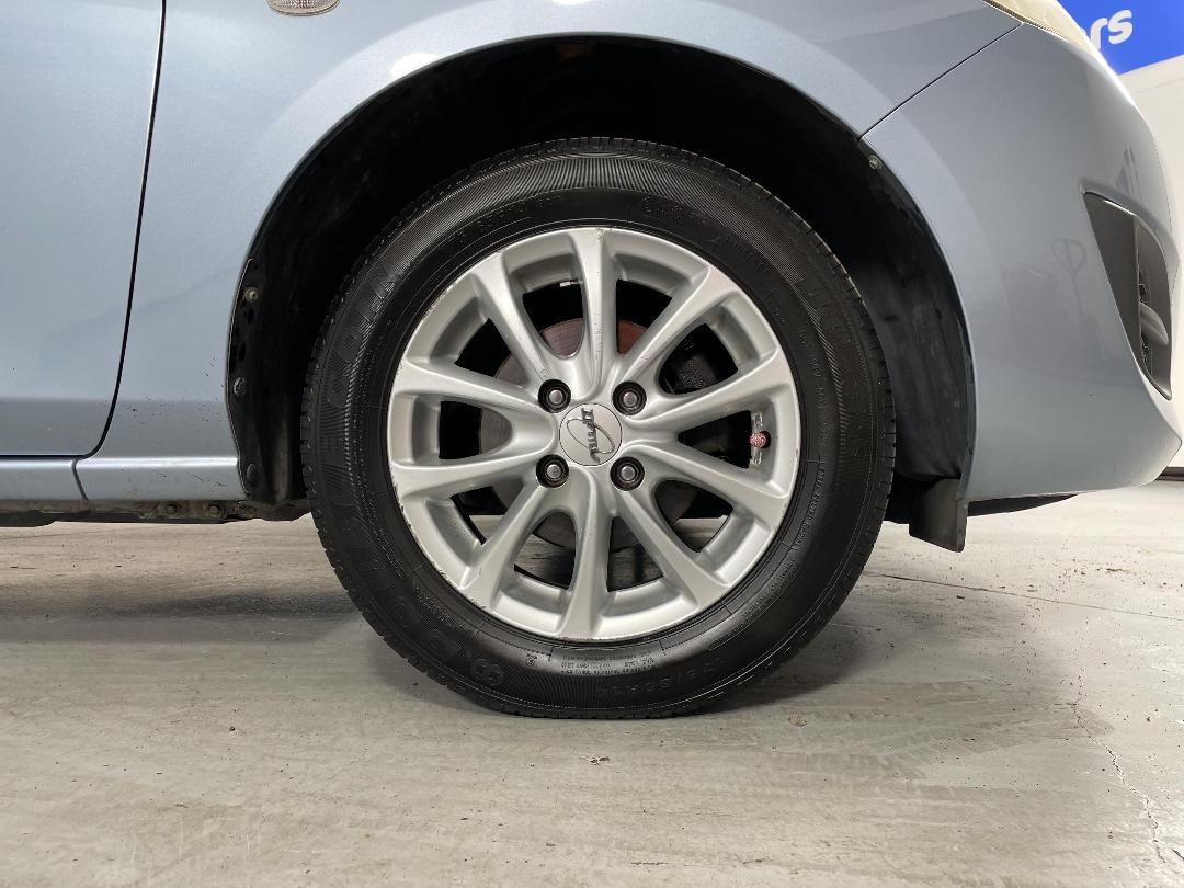 Photo '9' of Mazda Demio