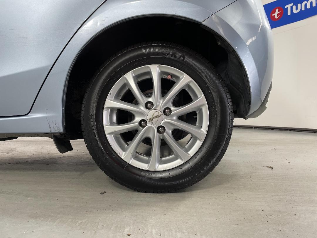 Photo '11' of Mazda Demio