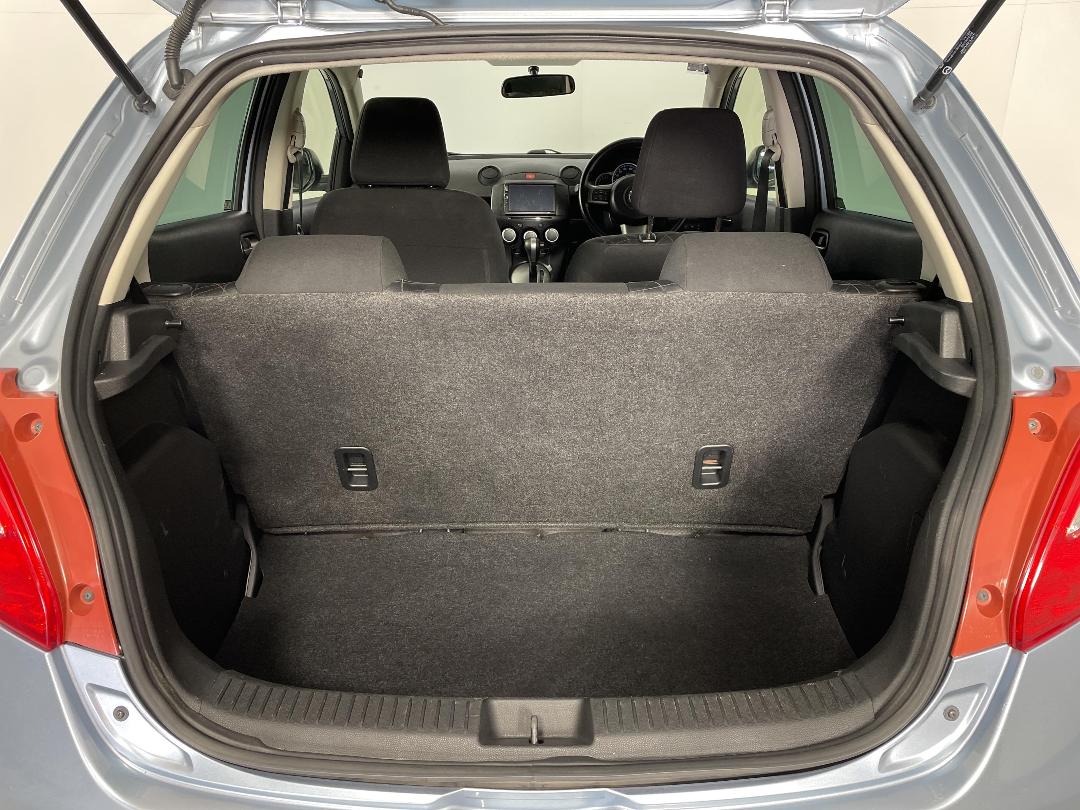 Photo '14' of Mazda Demio