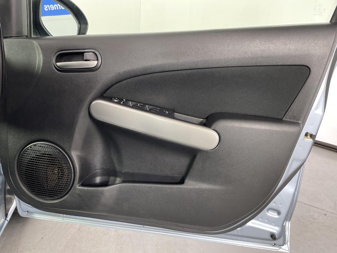 Photo '15' of Mazda Demio