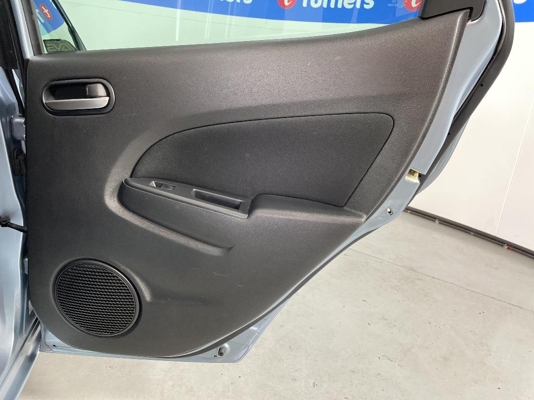 Photo '19' of Mazda Demio