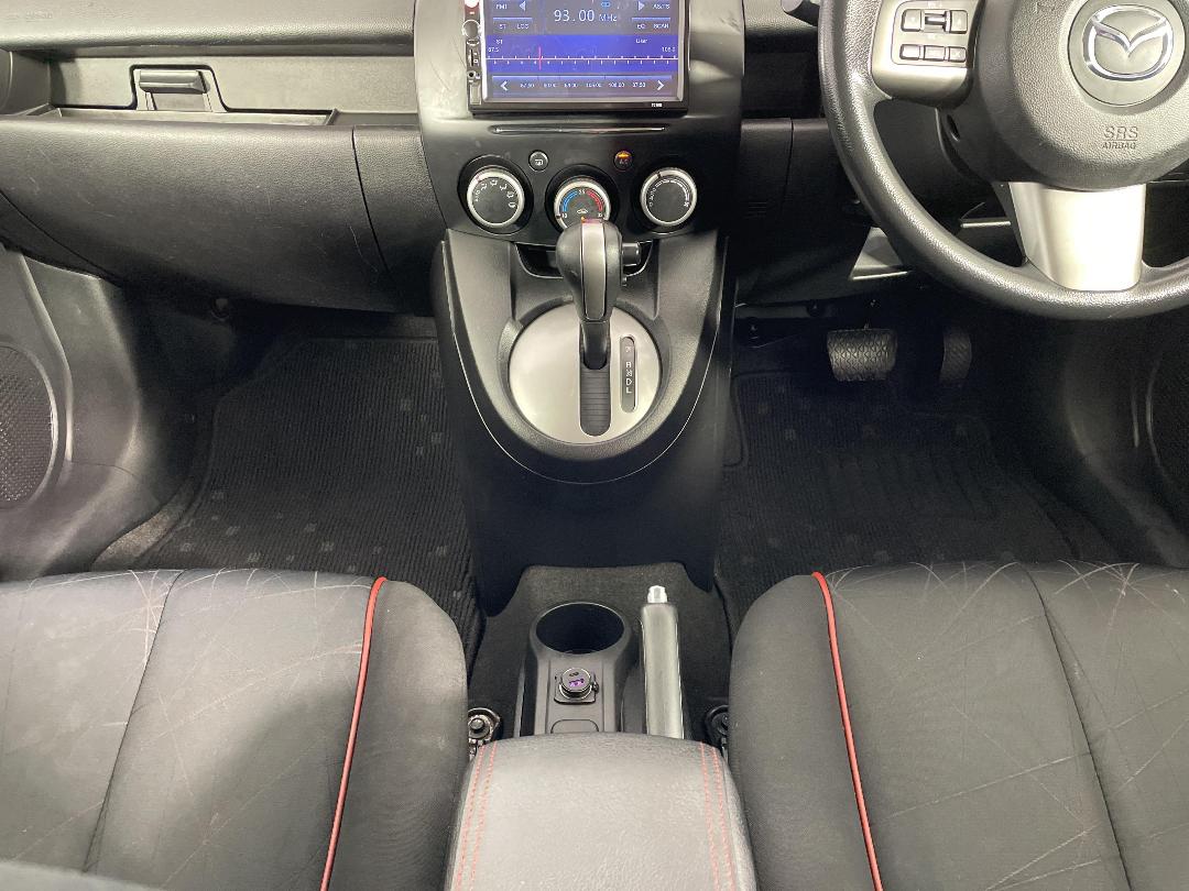 Photo '18' of Mazda Demio