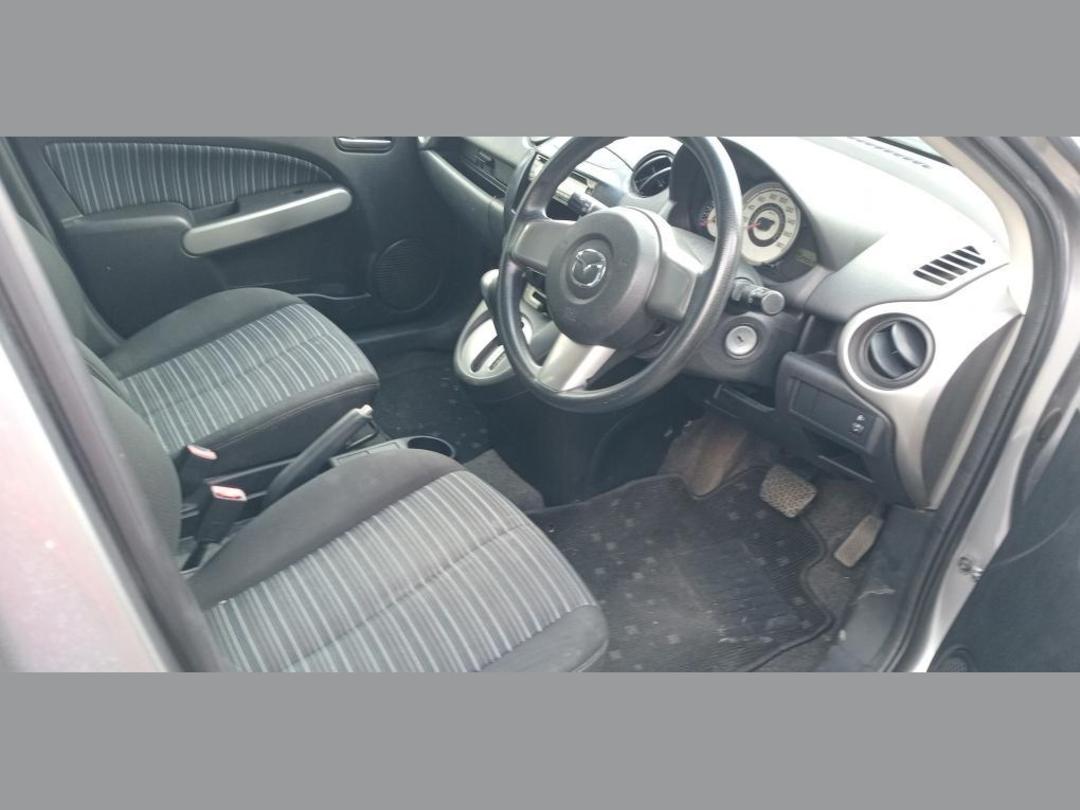 Photo '4' of Mazda Demio Photo '4' of Mazda Demio