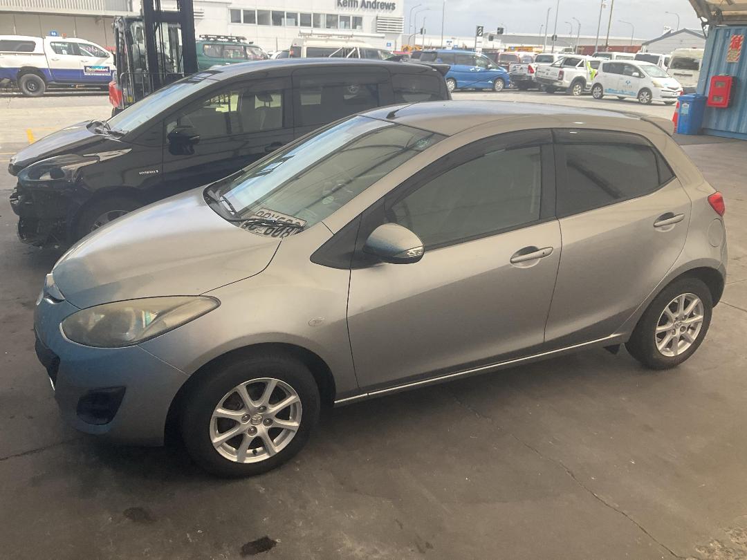 Photo '5' of Mazda Demio