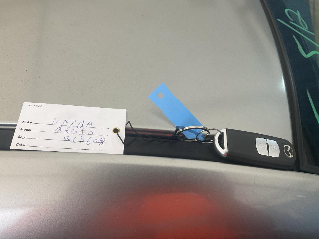 Photo '16' of Mazda Demio