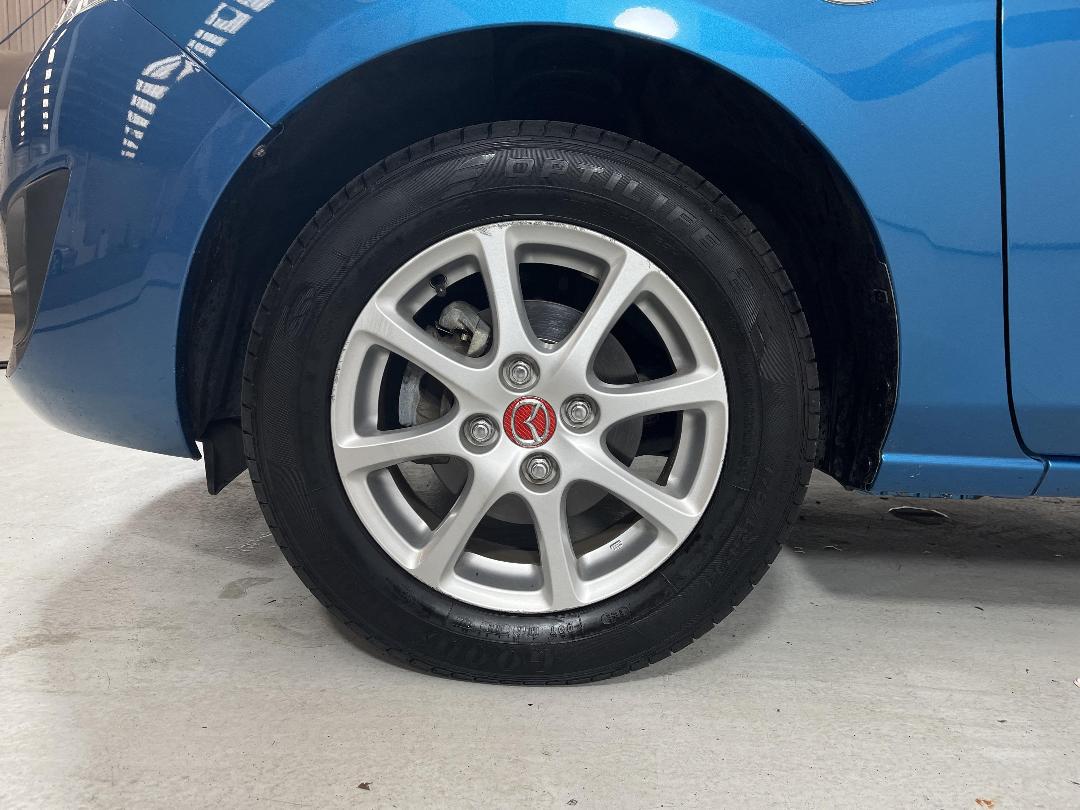 Photo '10' of Mazda Demio