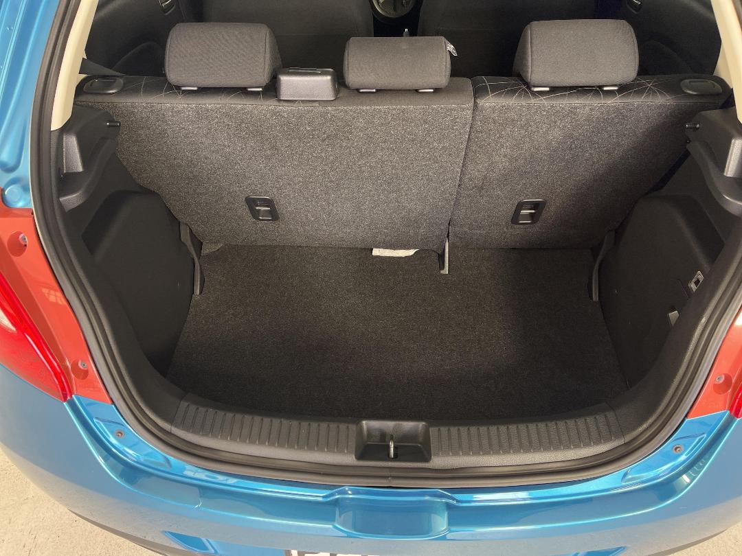 Photo '14' of Mazda Demio