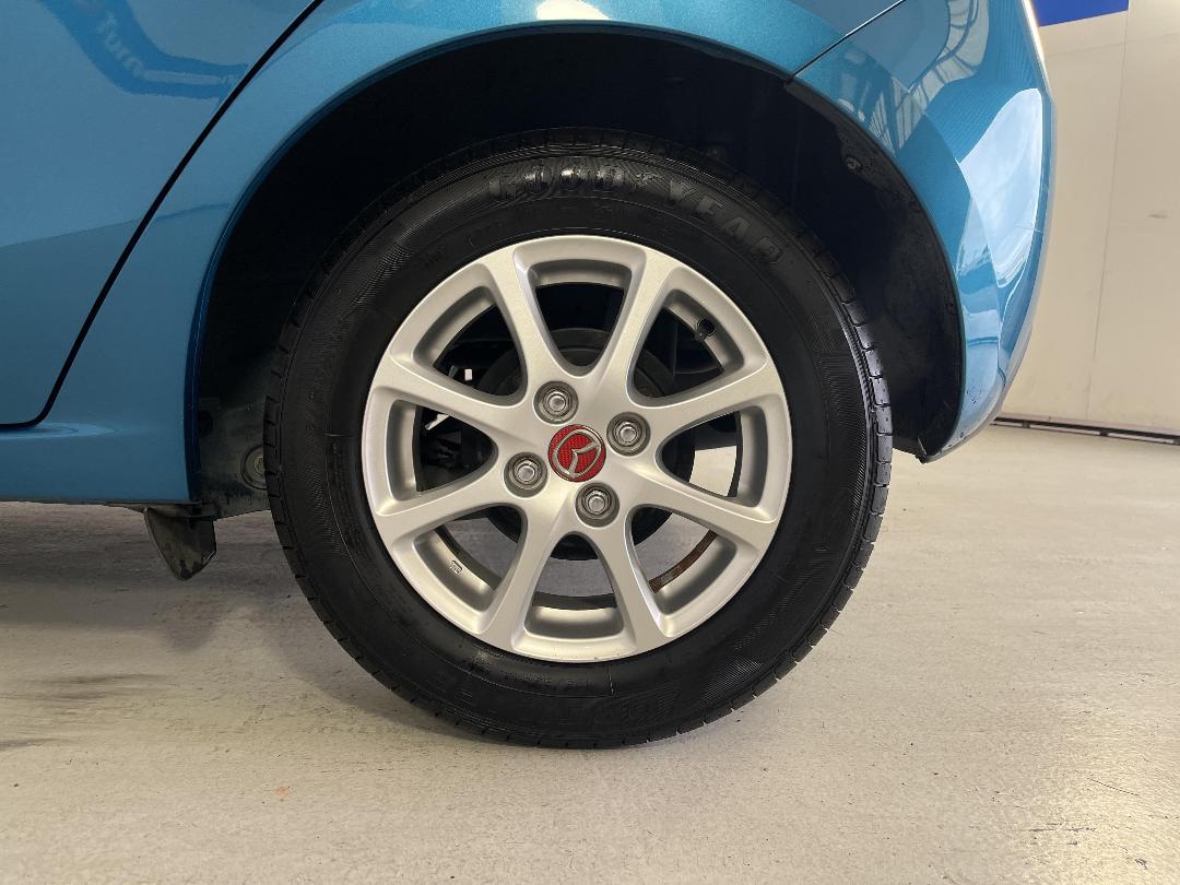 Photo '11' of Mazda Demio