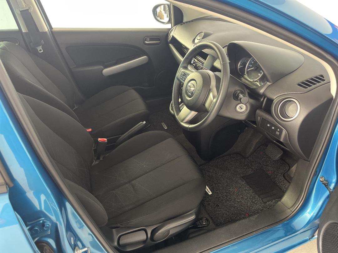 Photo '16' of Mazda Demio