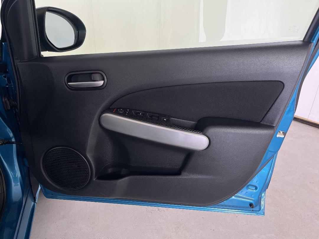 Photo '15' of Mazda Demio