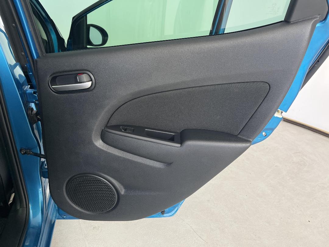 Photo '19' of Mazda Demio