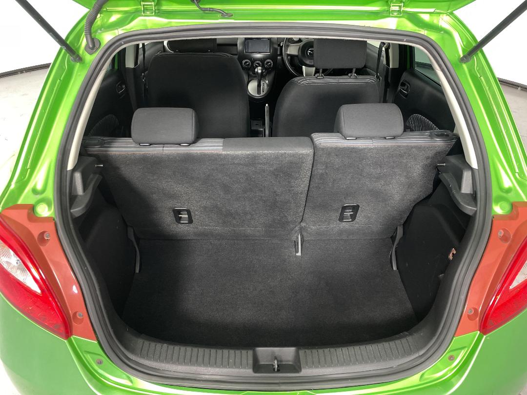 Photo '14' of Mazda Demio