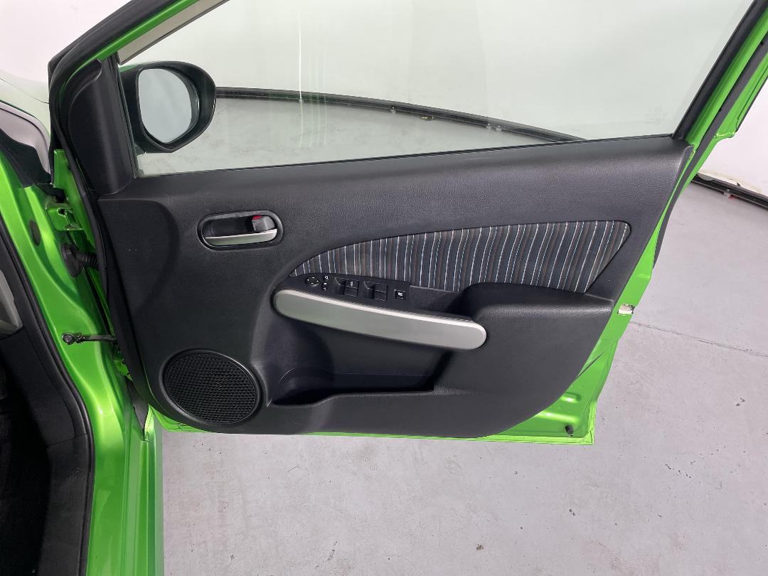 Photo '15' of Mazda Demio