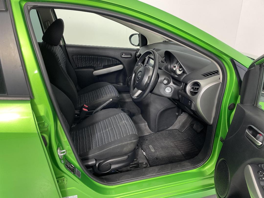 Photo '16' of Mazda Demio