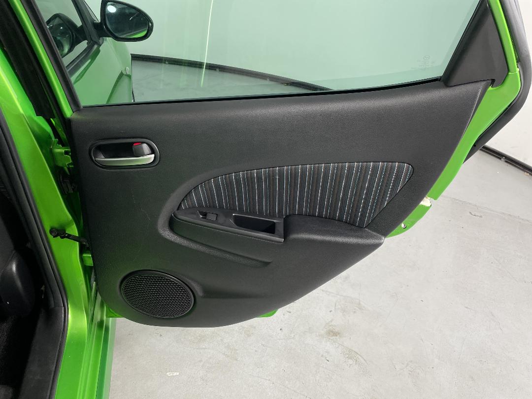 Photo '19' of Mazda Demio