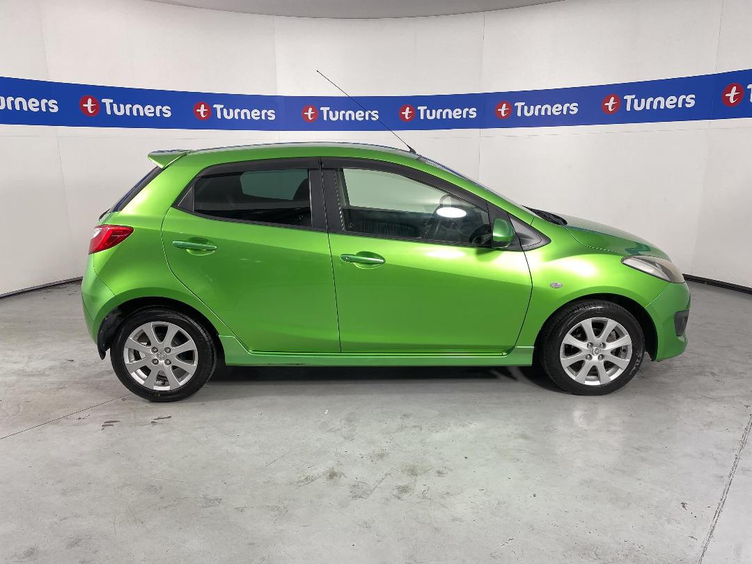 Photo '28' of Mazda Demio