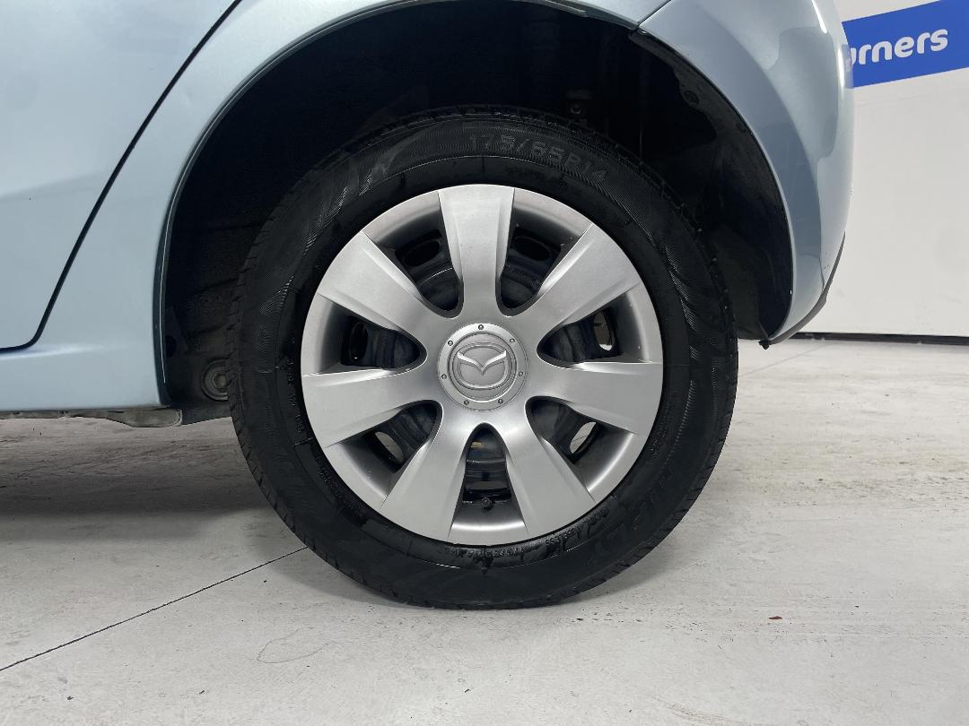 Photo '11' of Mazda Demio Photo '11' of Mazda Demio