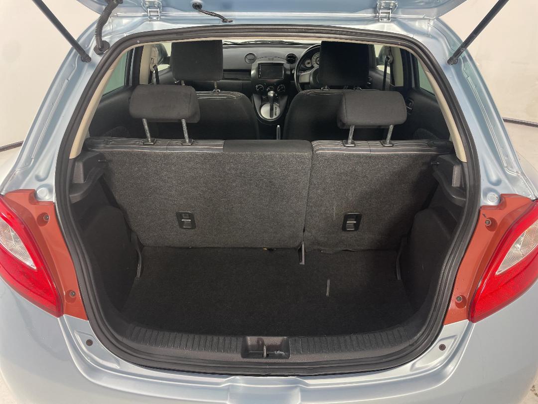 Photo '14' of Mazda Demio Photo '14' of Mazda Demio