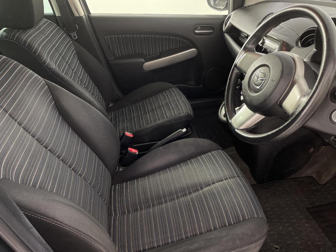 Photo '16' of Mazda Demio