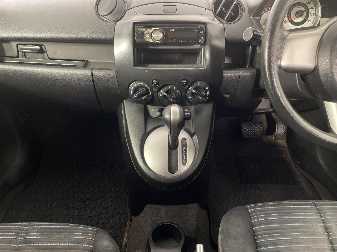 Photo '18' of Mazda Demio