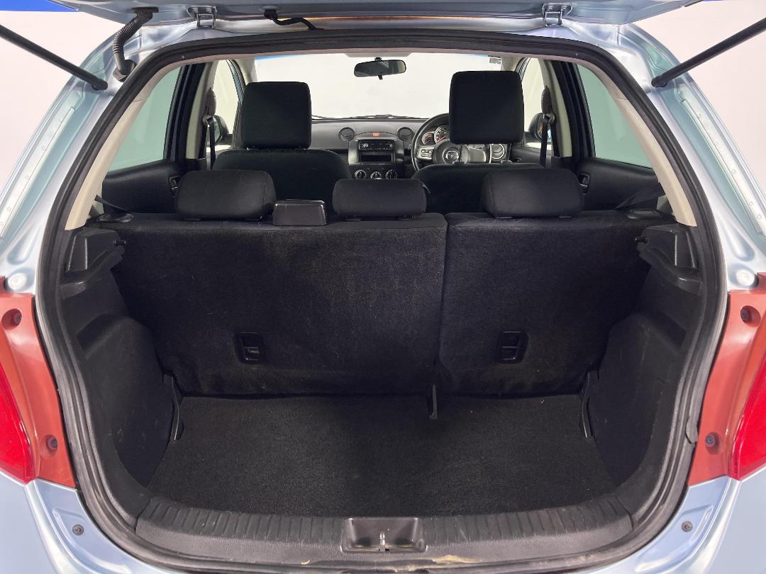 Photo '14' of Mazda Demio