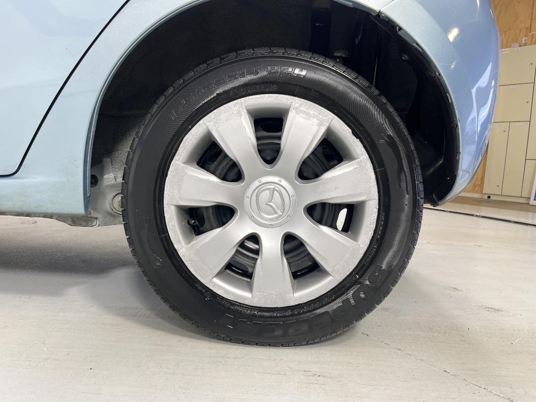 Photo '11' of Mazda Demio