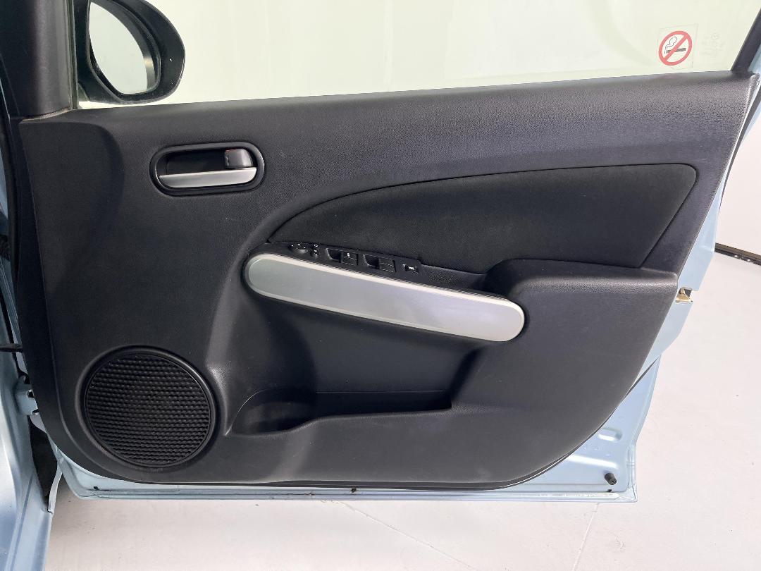 Photo '15' of Mazda Demio