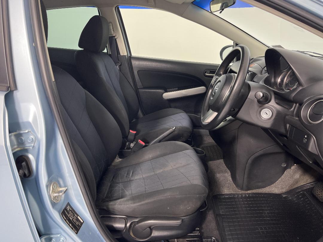 Photo '16' of Mazda Demio