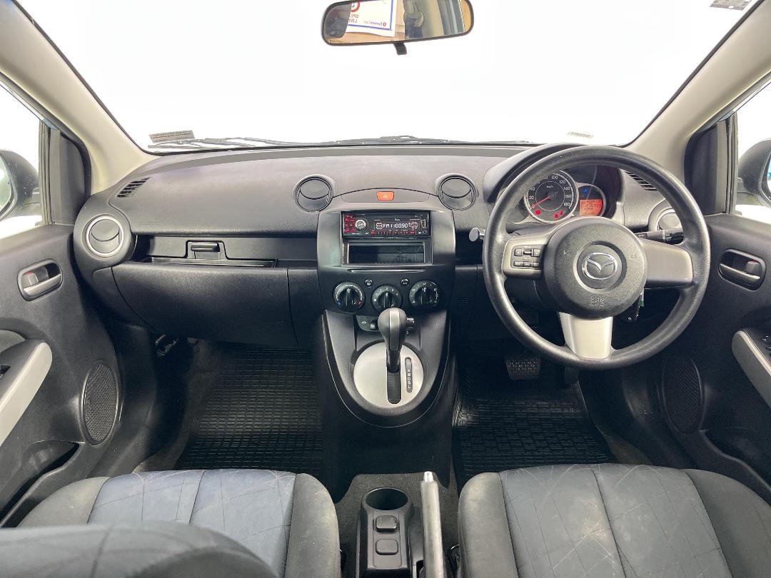 Photo '17' of Mazda Demio