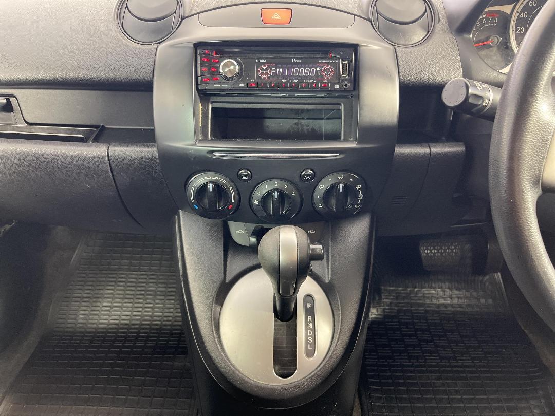 Photo '18' of Mazda Demio