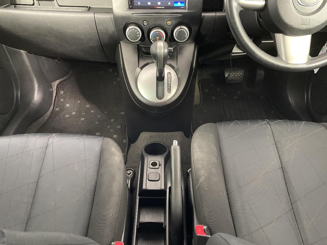 Photo '18' of Mazda Demio Photo '18' of Mazda Demio