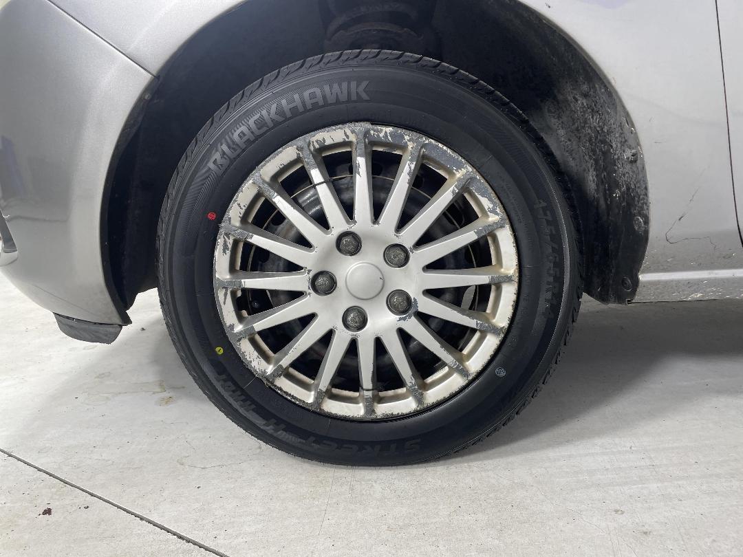 Photo '10' of Mazda Demio