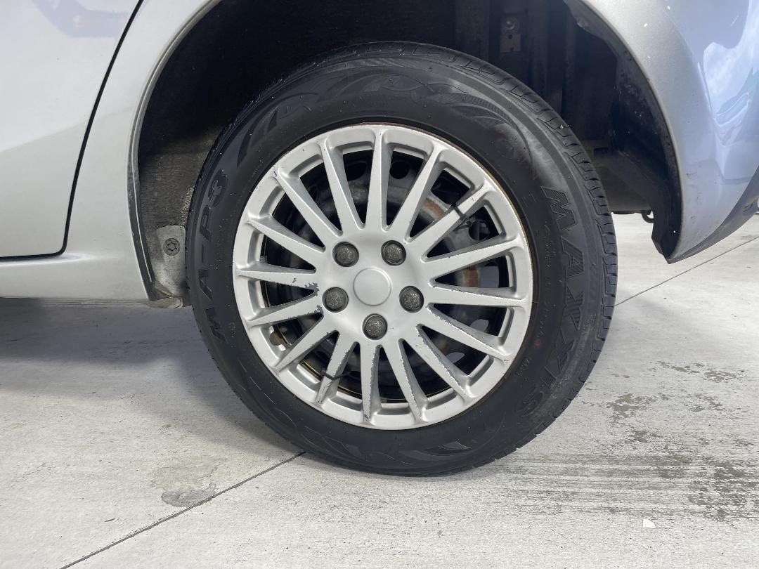 Photo '11' of Mazda Demio