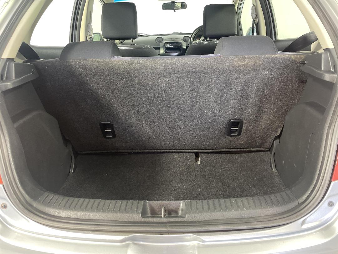 Photo '14' of Mazda Demio