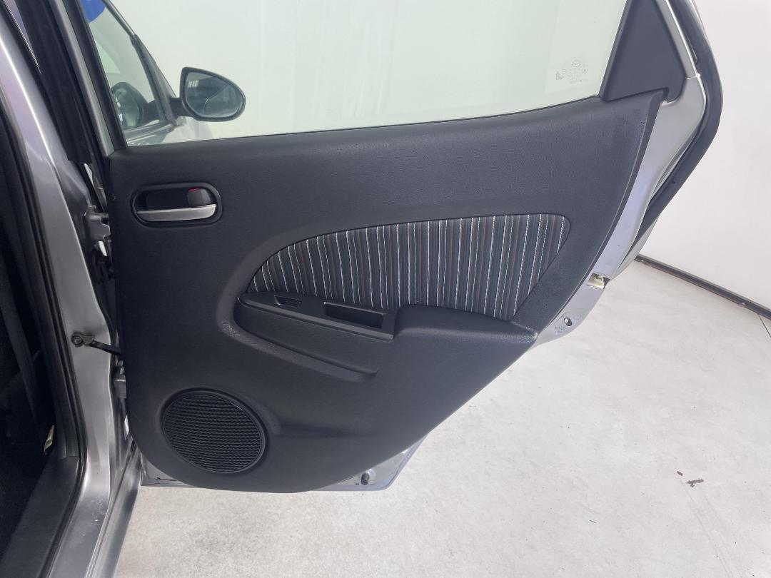 Photo '19' of Mazda Demio