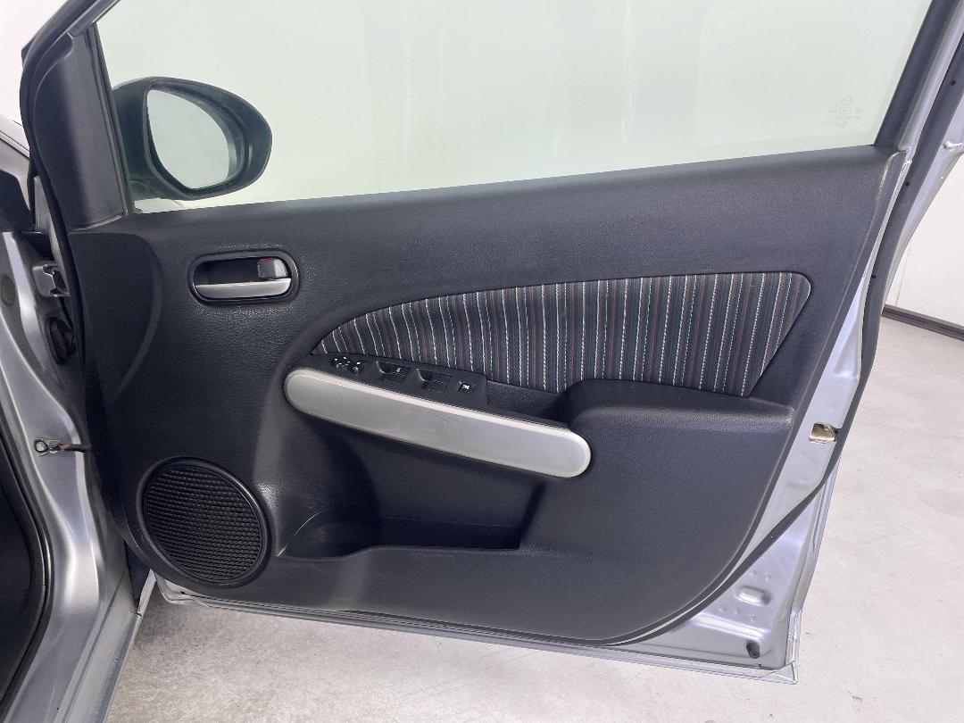 Photo '15' of Mazda Demio